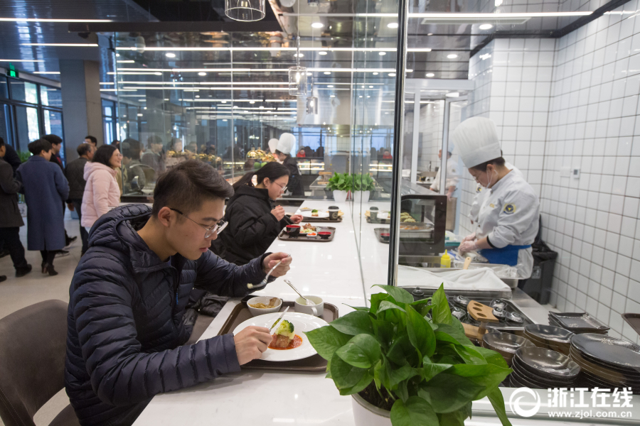 無感支付 浙大老食堂變身高顏值網紅食堂