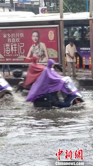 昆明主城又遭暴雨“襲城” 1小時最大降雨量達40毫米