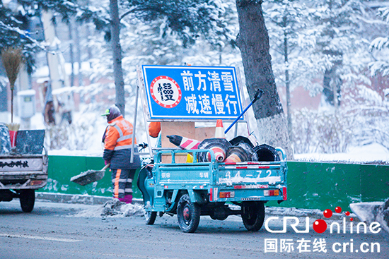 長春環衛系統徹夜未停清雪 確保交通暢通