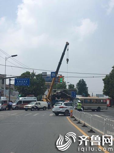 山東淄博發生多車相撞 已致6人死亡(圖)