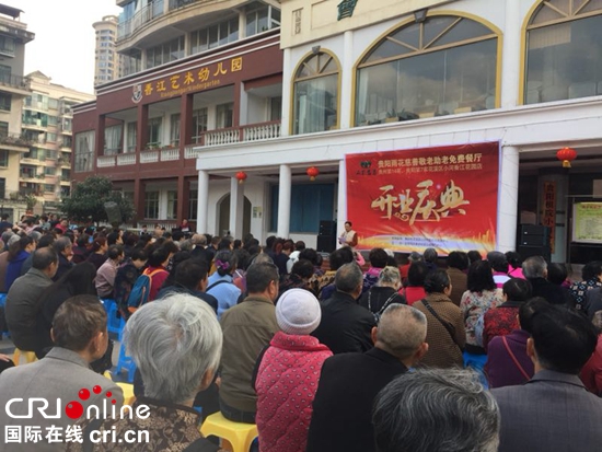 圖片默認標題_fororder_雨花免費餐廳小河香江花園店開業慶典（楊曉月 攝）