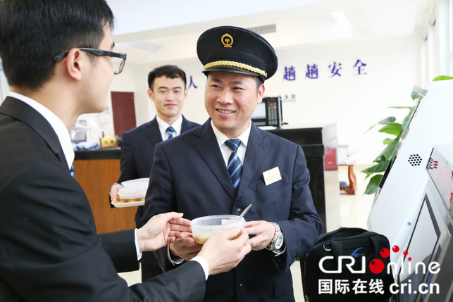 【園區建設、旅遊文體、移動端-旅遊文體、移動端-園區建設】揭秘列車司機如何解決伙食問題