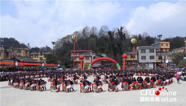 【八桂大地、八桂大地-河池】【移動端】【旅遊文體】2018年南丹中國白褲瑤年街節：百鼓齊奏 百槍齊鳴