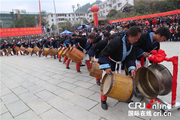 【八桂大地、八桂大地-河池】【移動端】【旅遊文體】2018年南丹中國白褲瑤年街節：百鼓齊奏 百槍齊鳴