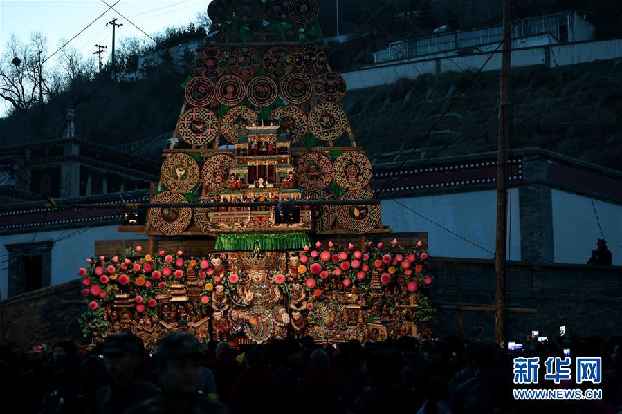 酥油花“綻放”塔爾寺