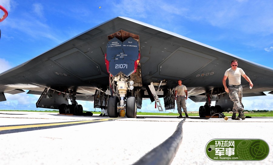 B-2在關島露天停放遭日曬雨淋