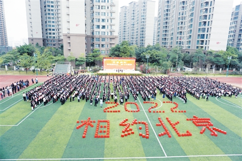 【焦點圖】【八桂大地-南寧】【八桂大地】南寧市各中小學幼兒園舉行形式多樣的開學典禮