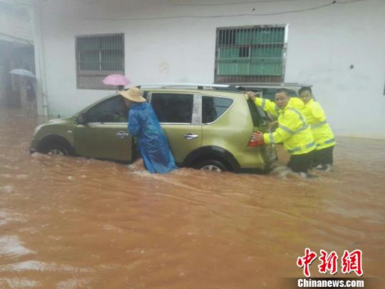 海南省將防汛防風應急響應提升至II級 臨高縣轉移逾11000人