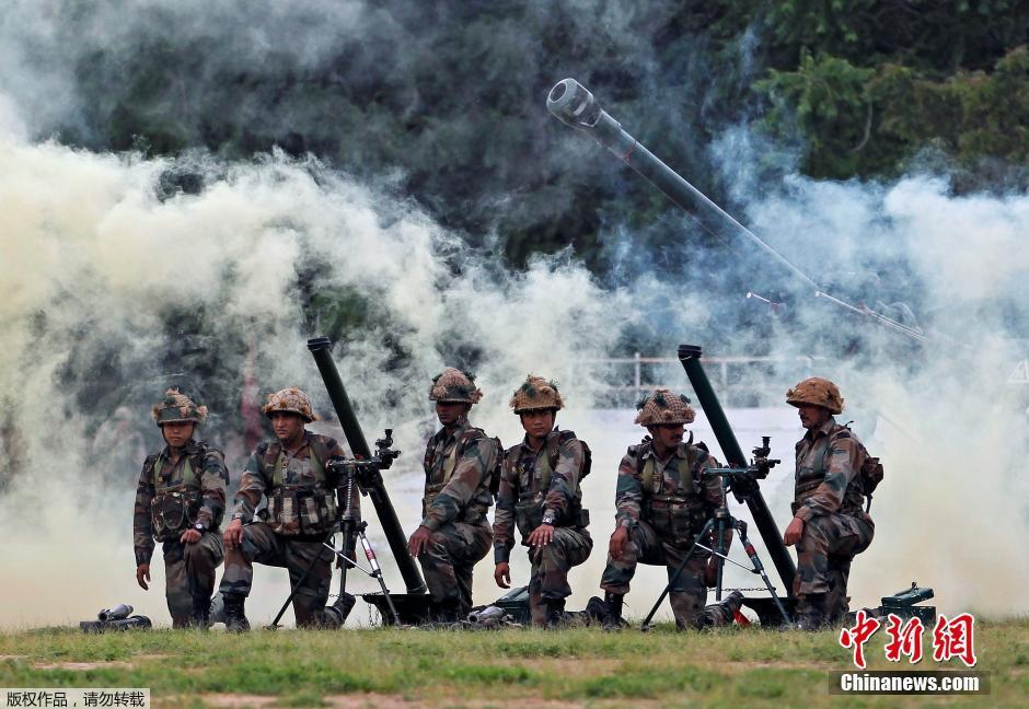 印度艾哈邁達巴德舉行軍事展覽