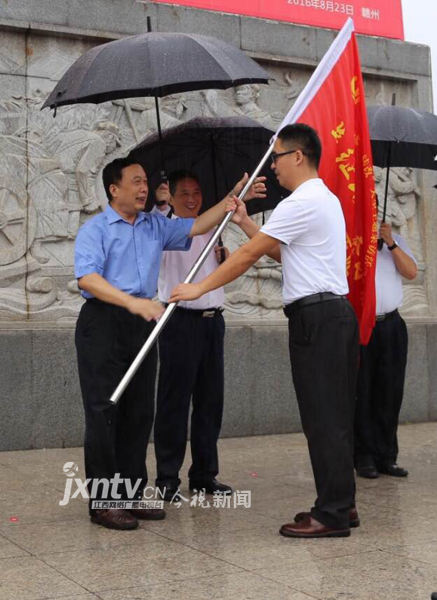 從於都出發 全國50余家網媒踏著紅軍足跡重走長征路