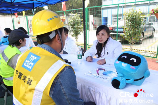 【上海】【供稿】愛心義診走進中建三局工地  暖心服務關愛工友零距離