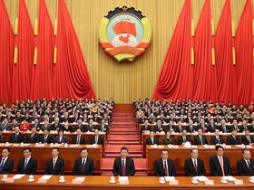 全國政協十三屆一次會議在京閉幕