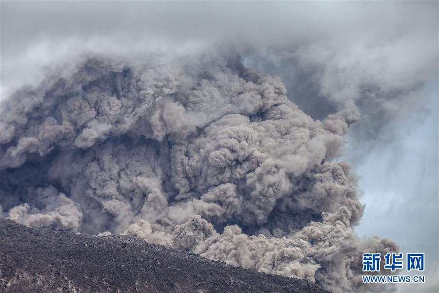 印尼錫納朋火山噴發