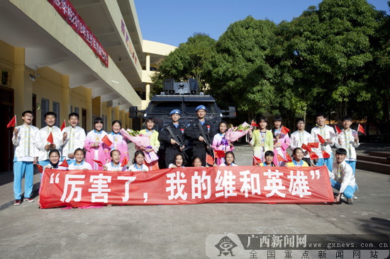 【焦點圖、八桂大地防城港】（移動端）維和英雄為東興市京族學生宣講海外經歷(組圖)