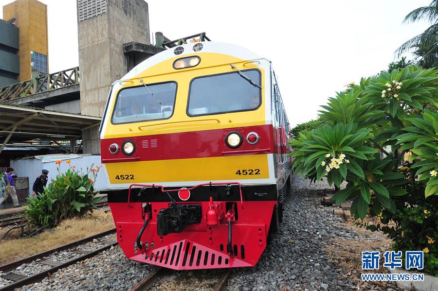 中國列車在曼谷火車站投入試運營