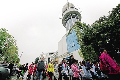 【焦點圖】（首頁標題）市民參加"世界氣象開放日"活動 （內容頁標題）市民參加"世界氣象開放日"活動 零距離感受氣象魅力