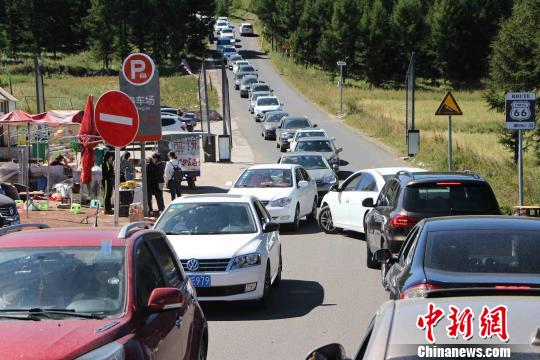 張北“草原天路”見聞：交通擁堵 配套設施不夠