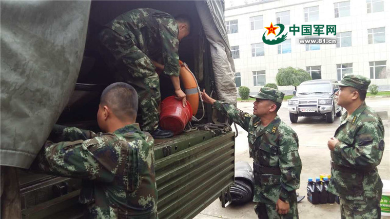 “獅子山”襲擊圖們 武警官兵奔赴一線搶險