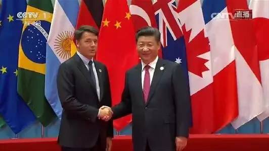 G20杭州峰會36位領導人大合影，為什麼站在最中間是這3位？