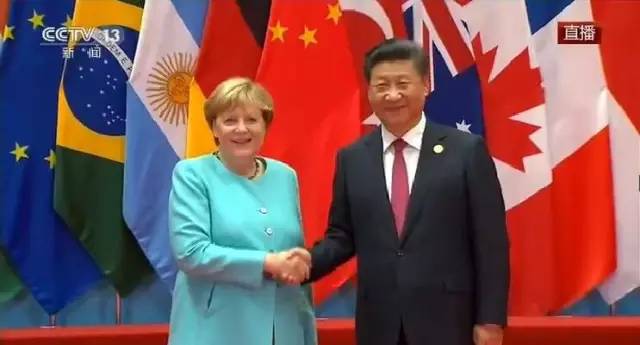 G20杭州峰會36位領導人大合影，為什麼站在最中間是這3位？