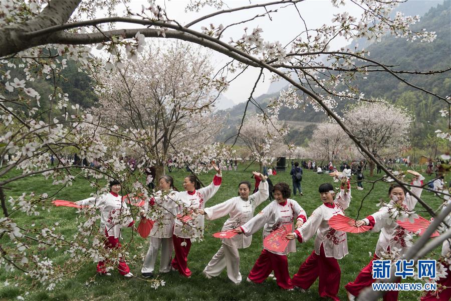 湖北興山：浪漫“花溪”