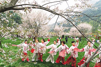 湖北省興山縣夏陽河：浪漫“花溪”春光好