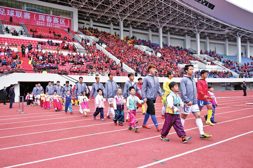 【關東黑土（延邊）】【文體時尚（圖）】琿春全力營造延邊北國琿春足球隊主場比賽氛圍