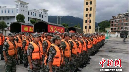 東部戰區2萬餘名官兵嚴陣以待抗擊超強颱風“莫蘭蒂”