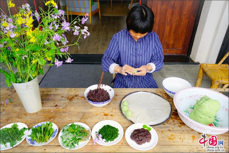 不負春光 來周莊香村祁莊摘鮮嫩野菜作青糰子