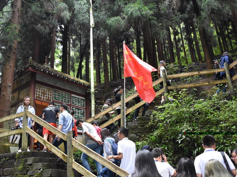 【網絡媒體走轉改】網媒隊伍再出征 踏上紅色偉大轉折路——“長征路上奔小康” 網絡媒體“走轉改”貴州站活動綜述