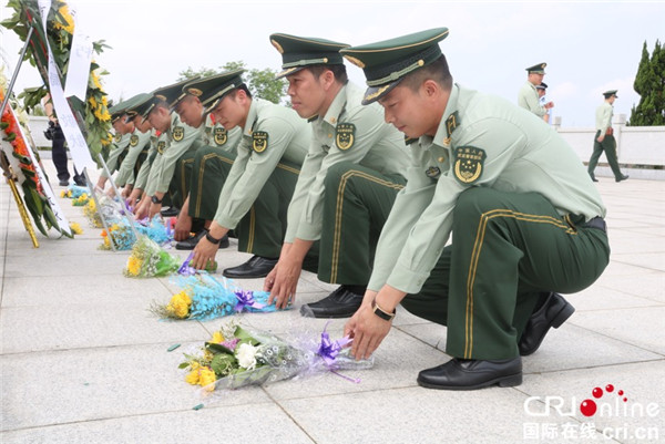 【唐已審】【供稿】【焦點圖、八桂大地】【移動端-焦點圖】【防城港】防城港邊防官兵開展祭奠先烈活動