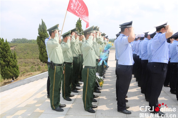 【唐已審】【供稿】【焦點圖、八桂大地】【移動端-焦點圖】【防城港】防城港邊防官兵開展祭奠先烈活動