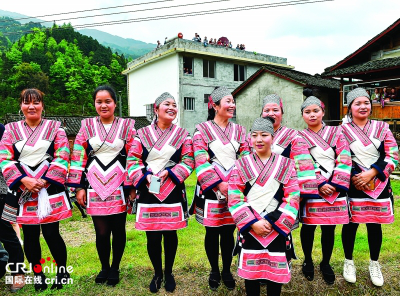 【唐已審】【供稿】【八桂大地-桂林】【旅遊文體】【移動端】桂林龍勝傳統瑤族花炮節吸引上千遊客