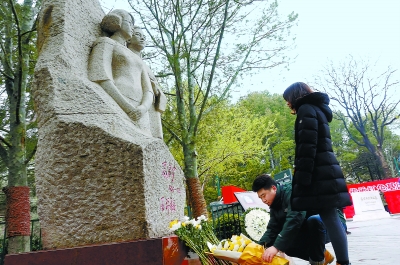 30萬北京市民清明公園“紅色遊”