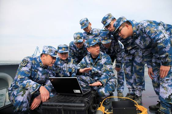 他們是:量天測海的“生力軍” 
——記海軍大連艦艇學院海洋測繪係青年教員群體