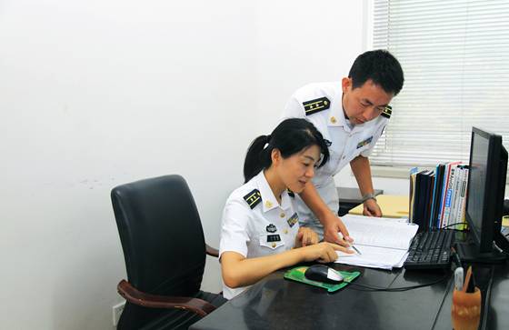 他們是:量天測海的“生力軍” 
——記海軍大連艦艇學院海洋測繪係青年教員群體