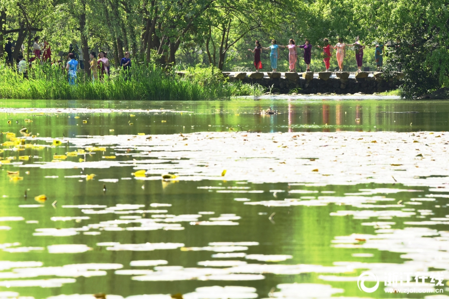 杭州：氣溫回升 恍如初夏