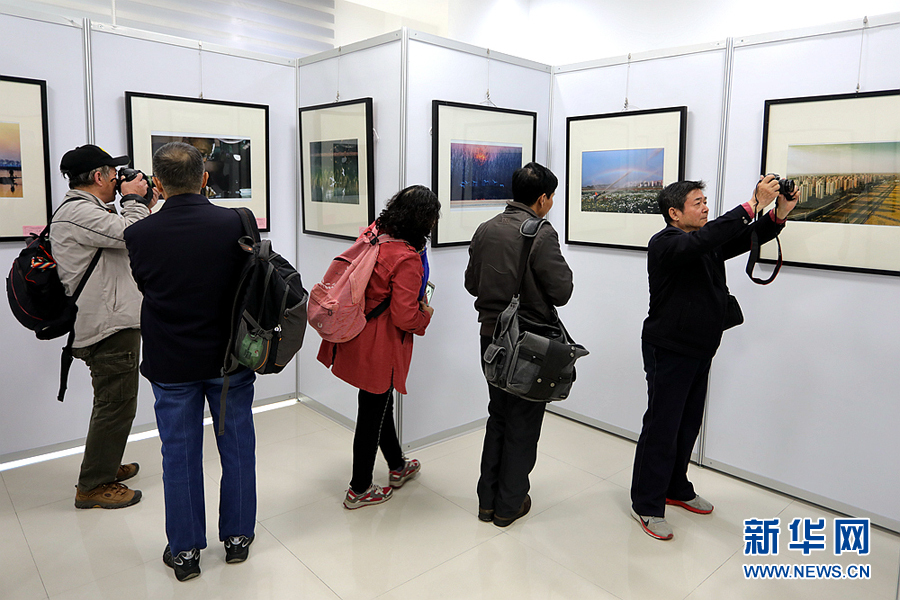 天津：“上馬臺·美好家園”攝影展開幕 市民享受視覺大餐