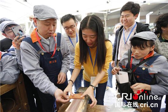 （供稿 公益列表 三吳大地南京 移動版）“匠心譚木匠 溫暖南藝行”公益文化之旅啟動