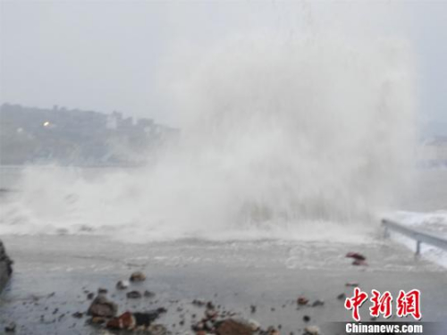 颱風“鲇魚”今登陸福建沿海 多地停課列車停運