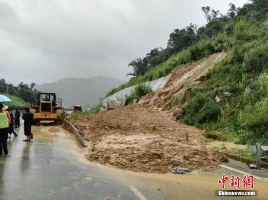 颱風“鲇魚”攜風裹雨引發山洪 致福建德化1人死亡