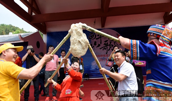 [焦點圖、移動端、八桂大地百色、旅遊文體]西林“三月三”山歌節吸引八方賓朋