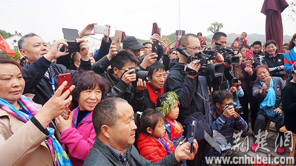 【汽車旅遊圖片】【十堰】【主頁標題】丹江口全域四季遊走進丁家營【內容頁標題】丹江口全域四季遊走進丁家營 遊客紛至遝來賞美景嘗美食尋鄉愁