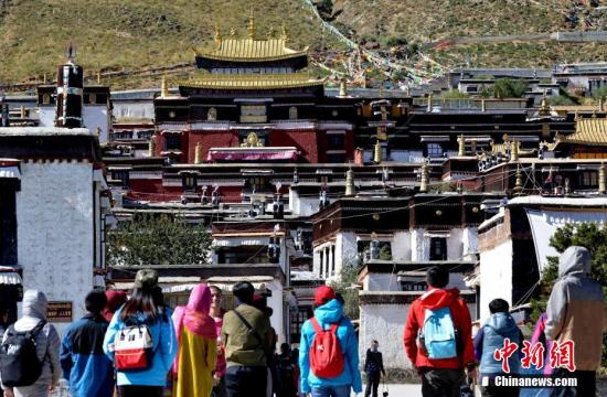 國慶第三日旅遊接待人數1.08億人次 鐵路持續高位運行