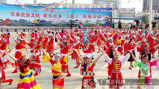 【圖文】【八桂大地】【移動端】【南寧】（首頁標題）“春牛舞”拉開壯鄉大戲序幕（內容頁標題）南寧江南區鄉村“春牛舞”拉開壯鄉平話大戲序幕