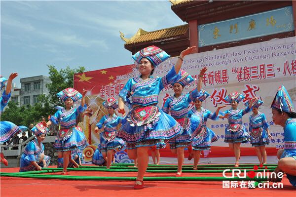 【唐已審】【供稿】來賓市忻城縣：“三月三”逛廟會品民族風情