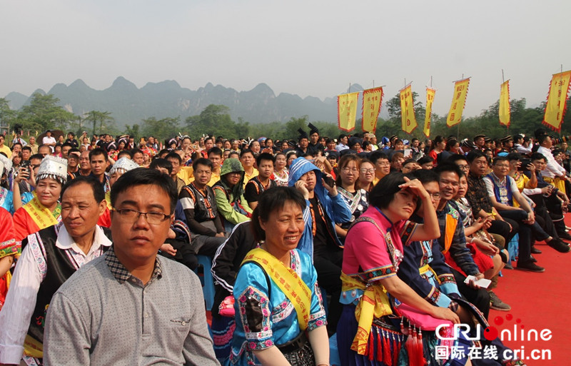 【唐已審】【原創】廣西寧明“三月三”傳聖火 花山零距離公祭“駱越王”