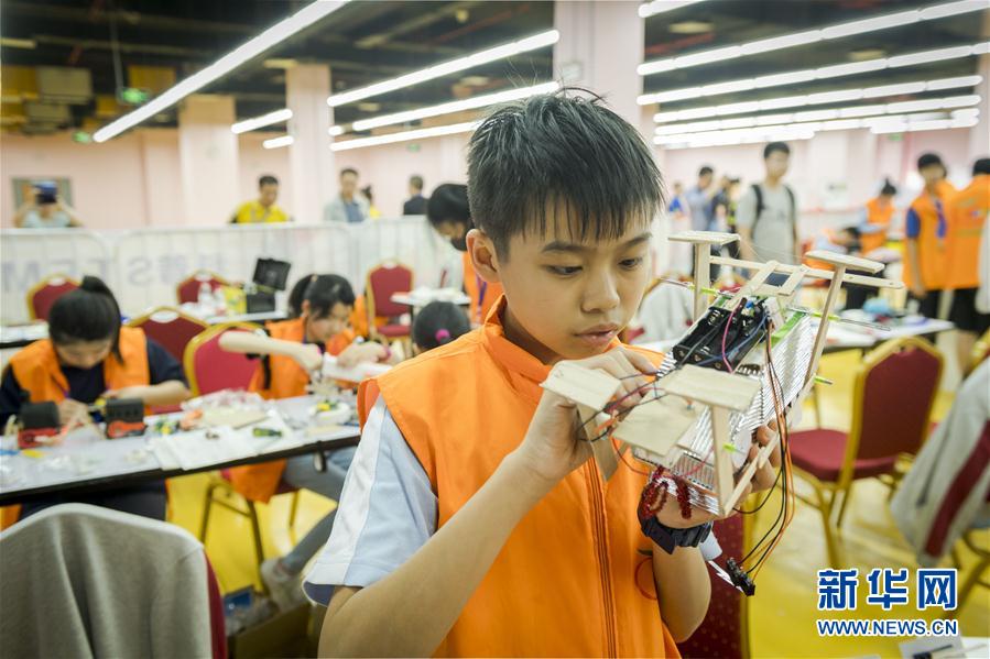 海峽兩岸中小學生倣生機器人競賽在安徽蕪湖舉行