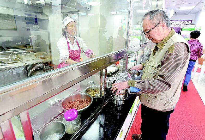 以養老事業推動養老産業 幸福食堂謀求由好變大