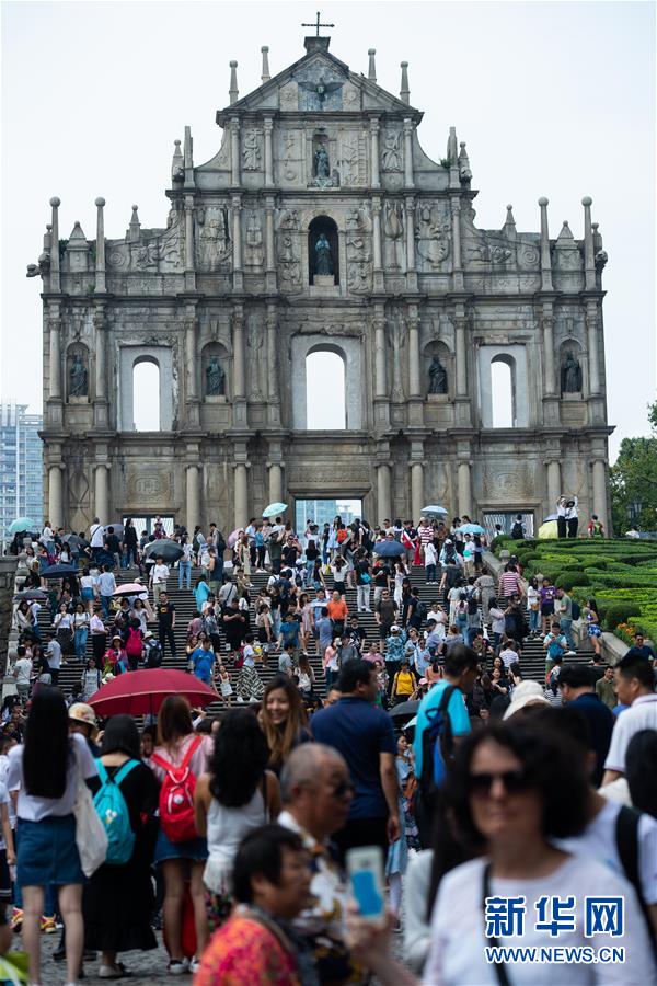 “五一”假期 澳門景點人流如織